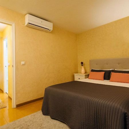 Pajaritos Suite Apartment - Private Parking Included Севілья Екстер'єр фото