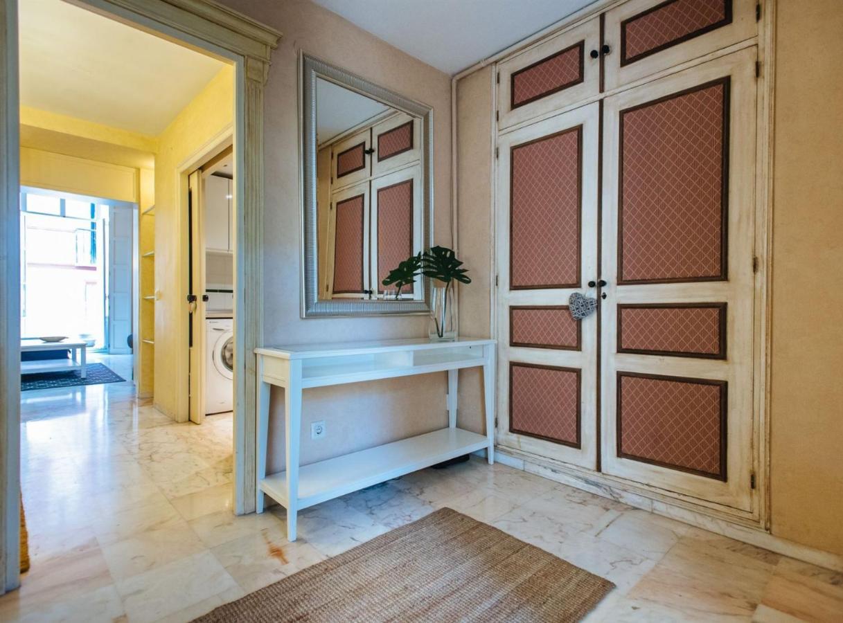 Pajaritos Suite Apartment - Private Parking Included Севілья Екстер'єр фото