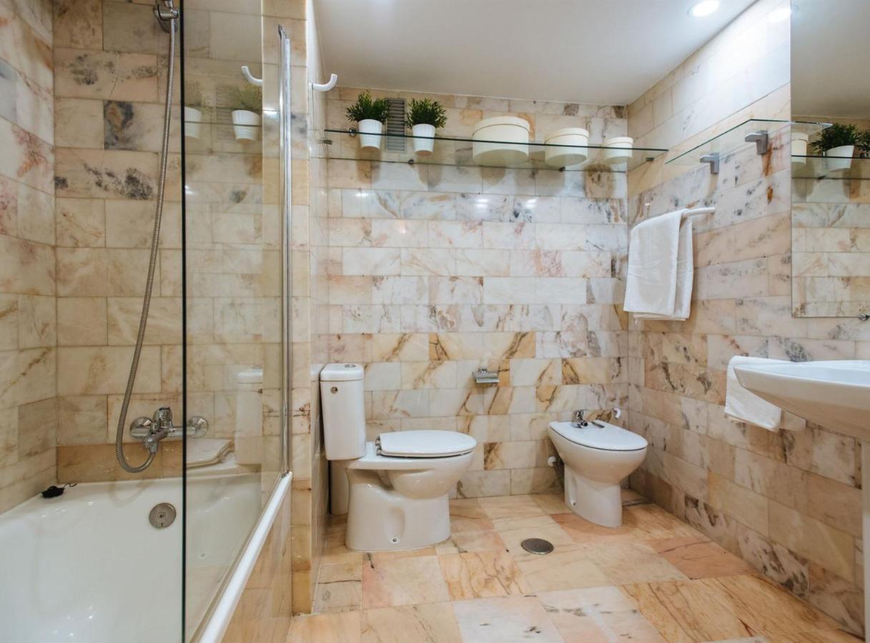 Pajaritos Suite Apartment - Private Parking Included Севілья Екстер'єр фото